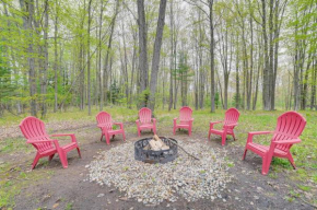 Pet-Friendly Kalkaska Home about 19 Mi to Torch Lake!